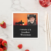 Cowboy Rides Horse bij Sunset Celebration of Life Servet (Insitu)