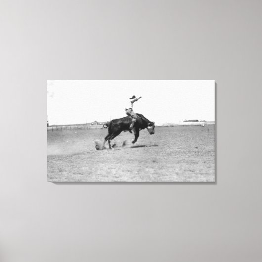 Cowboy Riding a Bucking Bull Canvas Afdruk (Voorkant)
