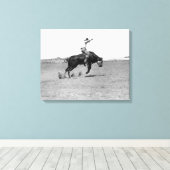 Cowboy Riding a Bucking Bull Canvas Afdruk (Insitu (Houten vloer))