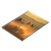 Cowboy Trio: Bergachtige achtergrond galop. Notitieboek (Linkerzijde)