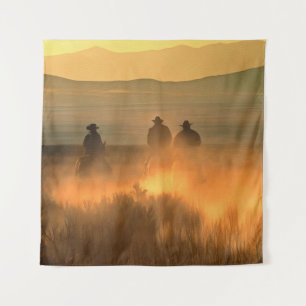 Cowboy Trio: Bergachtige achtergrond galop. Wandkleed