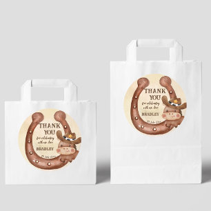 Cowboy verjaardagsfeest baby paard in een pet guns ronde sticker