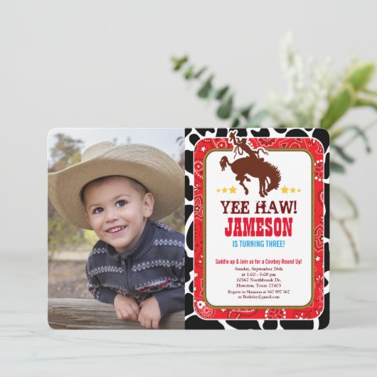 Cowboy Western Old West Birthday Photo Invitation Kaart (Staand voorkant)
