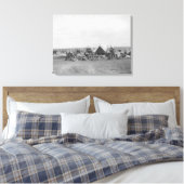 Cowboys die rond de foto van Chuckwagon zitten Canvas Afdruk (Insitu (Slaapkamer))