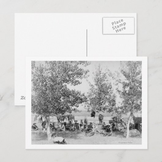 Cowboys eten diner op de grond onder bomen briefkaart (Voorkant / Achterkant)