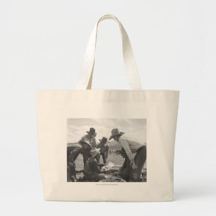 Cowboys kijken naar een tijdschrift grote tote bag