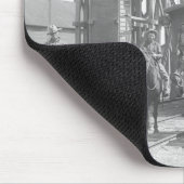 Cowboys op paarden die voor een trein poseren muismat (Hoek)