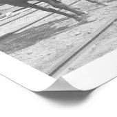 Cowboys op paarden die voor een trein poseren poster (Hoek)