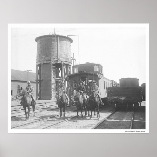 Cowboys op paarden die voor een trein poseren poster (Voorkant)