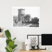 Cowboys op paarden die voor een trein poseren poster (Thuiskantoor)