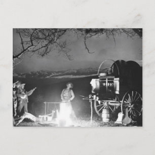 Cowboys spelen en zingen rond een kampvuur briefkaart