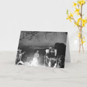 Cowboys spelen en zingen rond een kampvuur kaart (Gele Bloem)