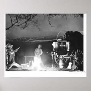 Cowboys spelen en zingen rond een kampvuur poster