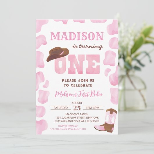 Cowgirl 1e Rodeo Eerste Verjaardag Uitnodigingen (Staand voorkant)