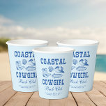 Cowgirl Bachelorette Weekend Papieren Bekers<br><div class="desc">Het "Coastal Cowgirl Bachelorette" collectie combineert perfect strandachtige vibes met een vleugje Westerne flair. De suite heeft charmante illustraties van cowgirl-laarzen, schelpen en petten met brede rand, die een ontspannen maar avontuurlijke geest oproepen. Met speelse typografie en een kustthema nodigt dit collectie gasten uit om een leuk vrijgezellenweekend te vieren,...</div>