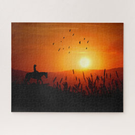 Cowgirl bij zonsondergang op een paard Weide rit W Legpuzzel