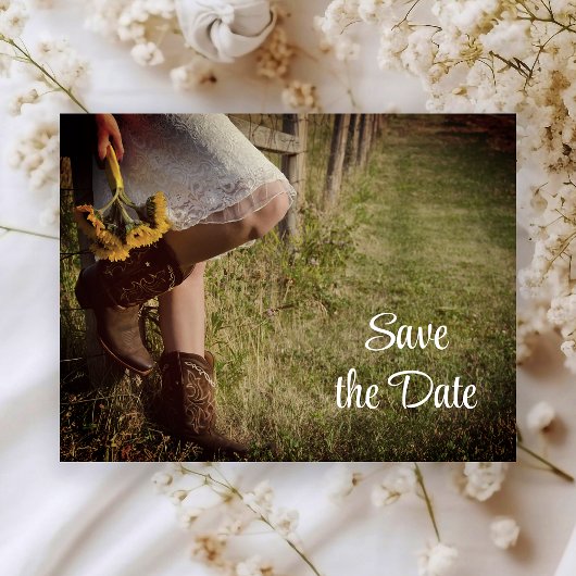 Cowgirl en zonnebloemen Western Save the Date Aankondigingskaart