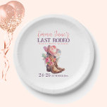 Cowgirl laatste rodeo roze vrijgezelle papieren bordje<br><div class="desc">Een mooie Cowgirl Last Rodeo Bachelorette papier bord Met cowgirl boots bloemen en roze cowgirl pet. Een geweldig ontwerp voor een voor een western thema hen feest, bruiloft douche. Tekst in bleek roze en paarse en alles kan worden gewijzigd om aan te passen aan uw feestgegevens en vervolgens te personaliseren...</div>