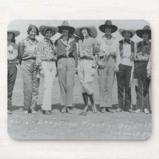 Cowgirl op Cheyenne Frontier Days, 1929. Muismat (Voorkant)