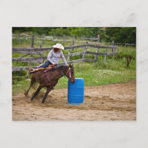 Cowgirl op paardenrennen briefkaart