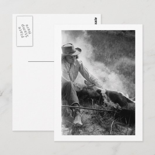 Cowgirl Rassling a Calf, jaren '30 Briefkaart (Voorkant / Achterkant)