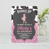 Cowgirl verjaardagsuitnodiging bandana koe print kaart (Staand voorkant)