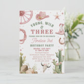 Cowgirl Young Wild & Three Birthday Invitation  Kaart (Staand voorkant)