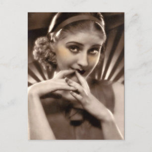 Coy Beauty Briefkaart