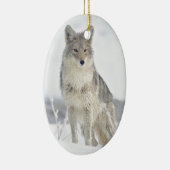 Coyote in sneeuw bij Yellowstone Keramisch Ornament (Rechts)
