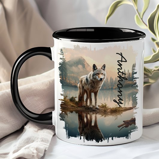 Coyote weerspiegeld door Mountain Lake Mok