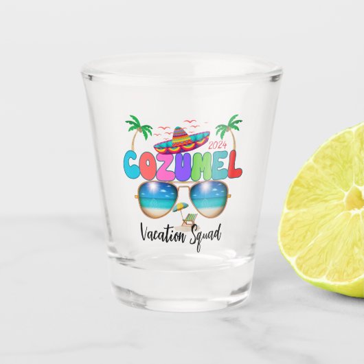 Cozumel Vakantie Squad Zon, Zand, en Herinneringen Shot Glas (Voorkant)