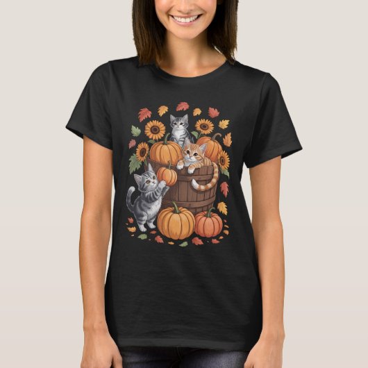 Cozy Autumn Kittens and Pumpkins Fall Harvest T-shirt (Voorkant)