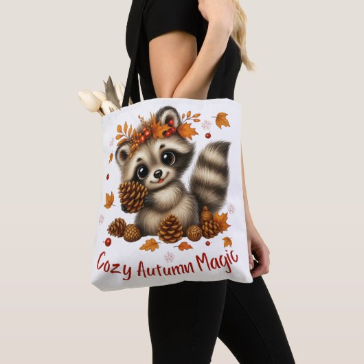 Cozy Autumn Magic Racoon Tote Bag (Dichtbij)