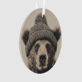 Cozy Beer in Beanie - Knuffig Winterdier Ornament (voorkant)