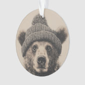Cozy Beer in Beanie - Knuffig Winterdier Ornament (voorkant)