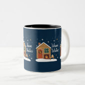 "Cozy Christmas Cabin with Warm Wishes" Tweekleurige Koffiemok (Voorkant rechts)