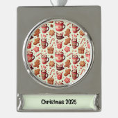 Cozy Christmas Cocoa and Gingerbread Pattern Verzilverd Banner Ornament (Voorkant)