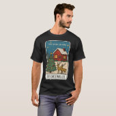 Cozy Christmas Eve Scene Cabin, Reindeer & Tree T-shirt (Voorkant volledig)