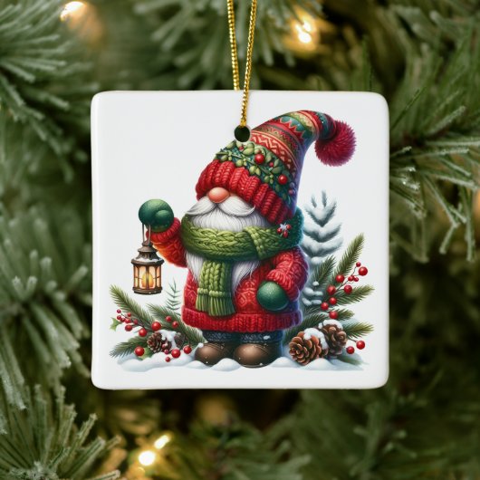 Cozy Christmas Gnome Art – Festive Holiday Keramisch Ornament (Boom)