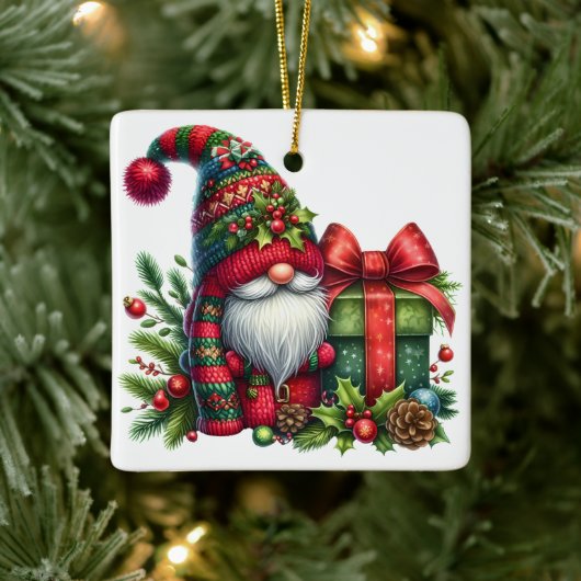 Cozy Christmas Gnome Art – Festive Holiday Keramisch Ornament (Boom)