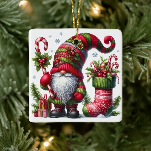 Cozy Christmas Gnome Art – Festive Holiday Keramisch Ornament (Boom)