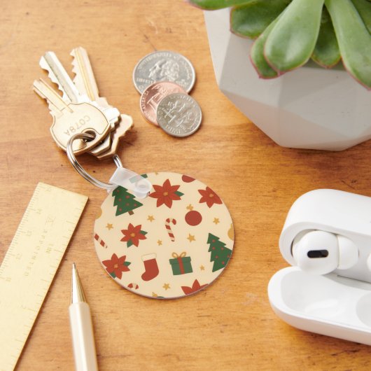 Cozy Christmas Pattern with Gifts and Trees Sleutelhanger (Bureau)
