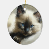 Cozy Companion Siamese Kitten Keramisch Ornament (Links)