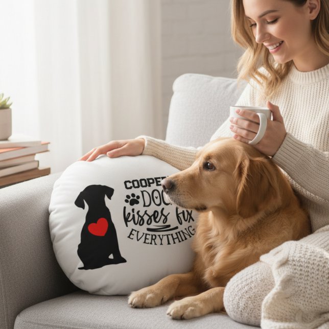 Cozy Dog Lover – Dog Kisses Fix Everything Rond Kussen (Cozy Dog Lover – Dog Kisses Fix Everything Pillow)