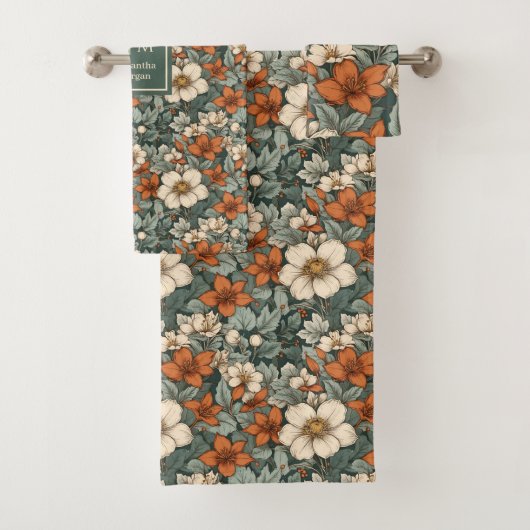 Cozy Fall Floral Sage Green Custom Name Bath Towel Bad Handdoek (Insitu)