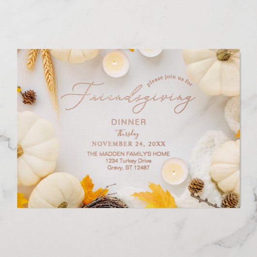 Cozy Friendsgiving Thanksgiving Pumpkin Dinner Folie Uitnodiging (Voorkant)