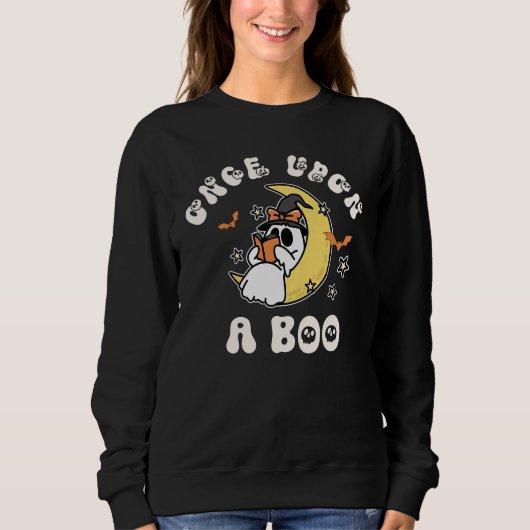 Cozy Ghost Reading Once Upon a Boo Halloween Trui (Voorkant)