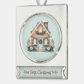 Cozy Gingerbread House Holiday Illustration Verzilverd Banner Ornament (Links)