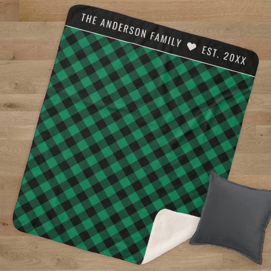 Cozy Green en Black Buffalo Plays Family Monogram Sherpa Deken