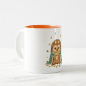 Cozy Hedgehog Fall | Autumn Hedgehog with Scarf & Tweekleurige Koffiemok (Voorkant links)